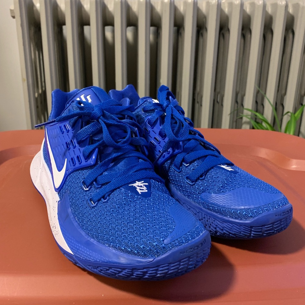 Basketball Shoe: Kyrie 2 low racer blue
